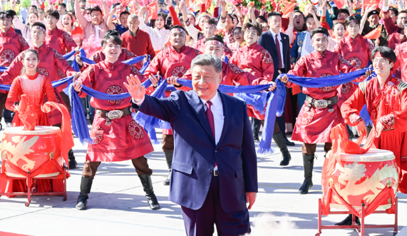 習近平在出席新疆維吾爾自治區成立70周年慶祝活動后返回北京